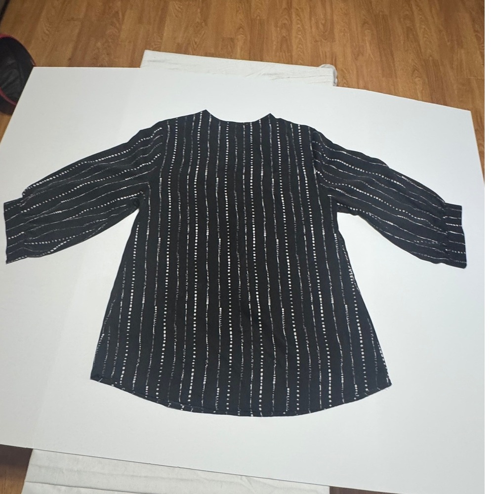 Unixseque Black White Striped V-Neck Blouse 3/4 Sleeve Size M